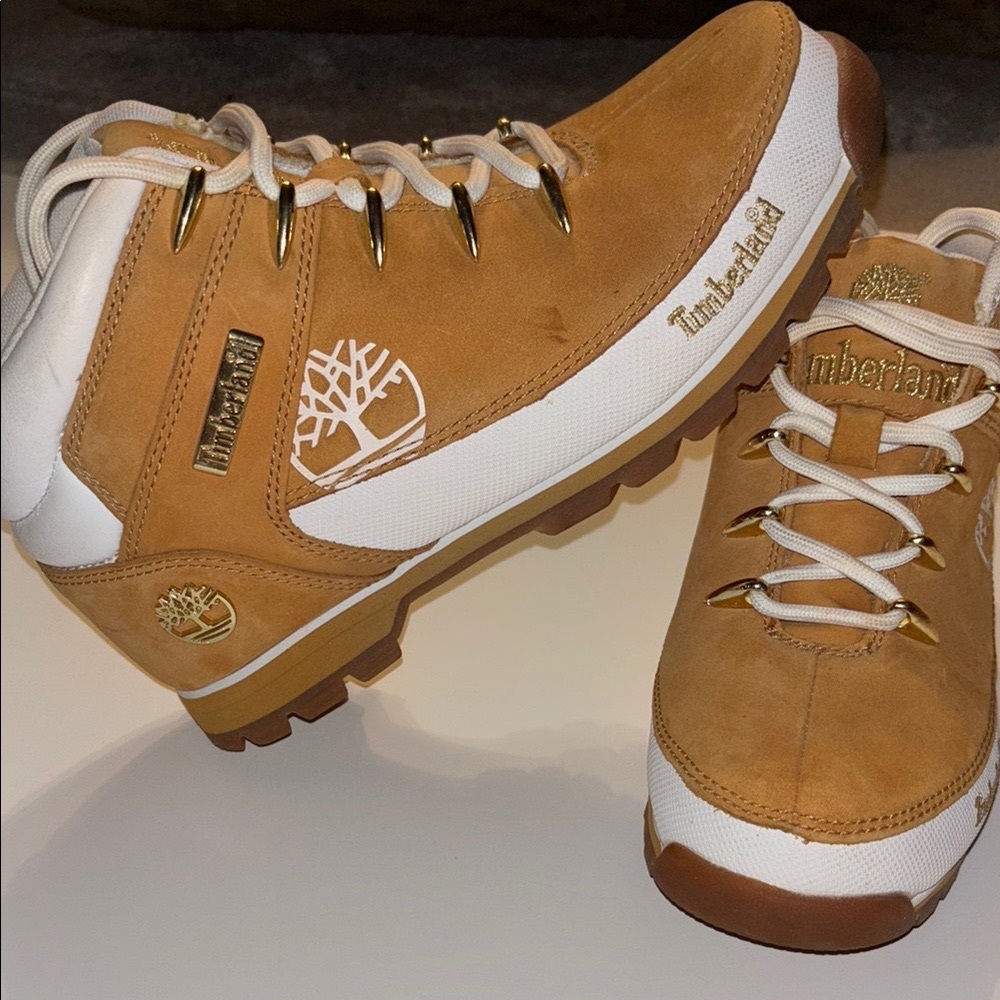 Timberland Tan and White Lace Up Boots Rugged Style
